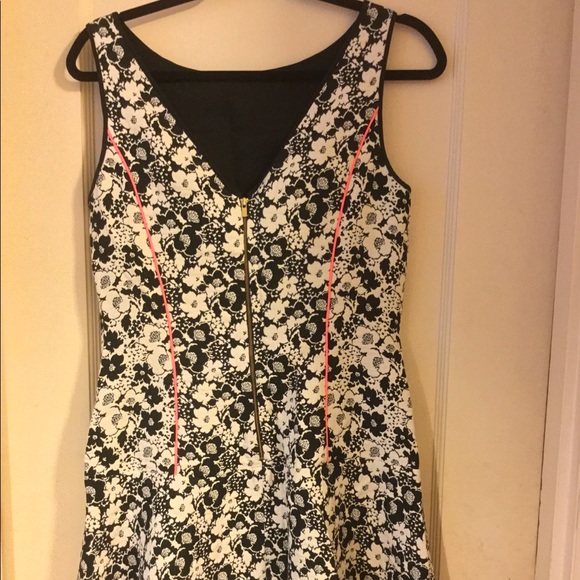 Banana Republic drop-waist floral dress - Picture 3 of 5